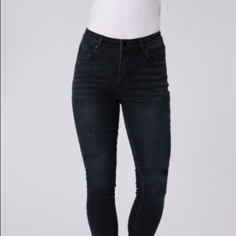 Simply Noelle dark wash skinny Jean -mostly cotton, less stretchy!